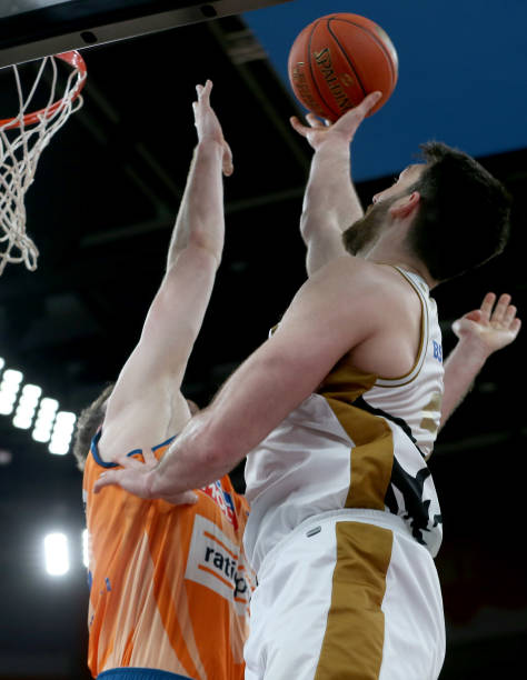 缺少一名既 缺少一名既